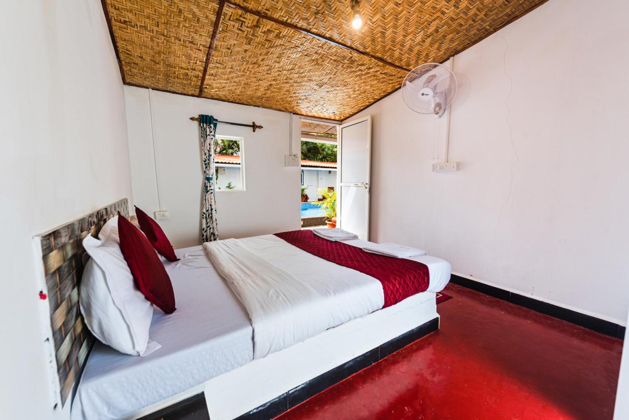 Hotel La Paulo'S Near Beach Resort Morjim Exterior foto